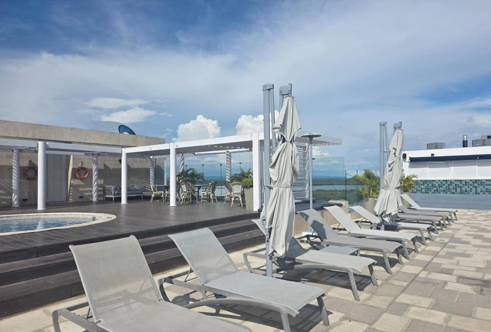 Cerca Al Americas Ctgna Morros Piscina Playa *